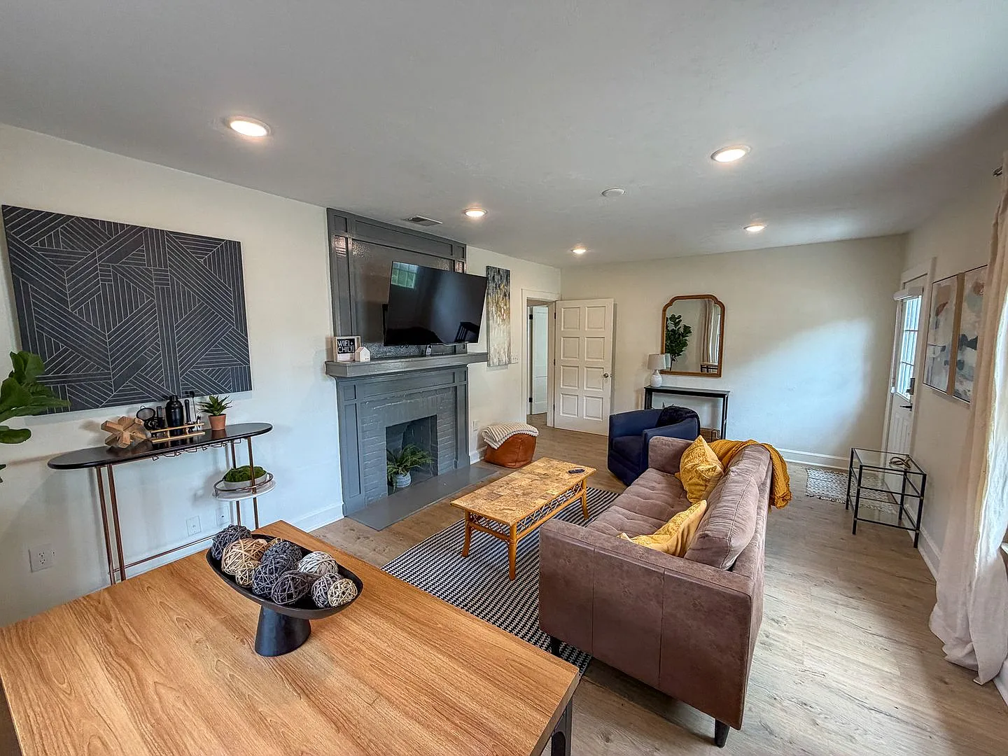 919 SW 6th Ave — Photo 4
