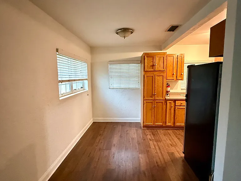 721 W Harvard St — Photo 15