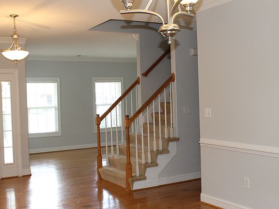 4th image of 1033 Stratem Ct