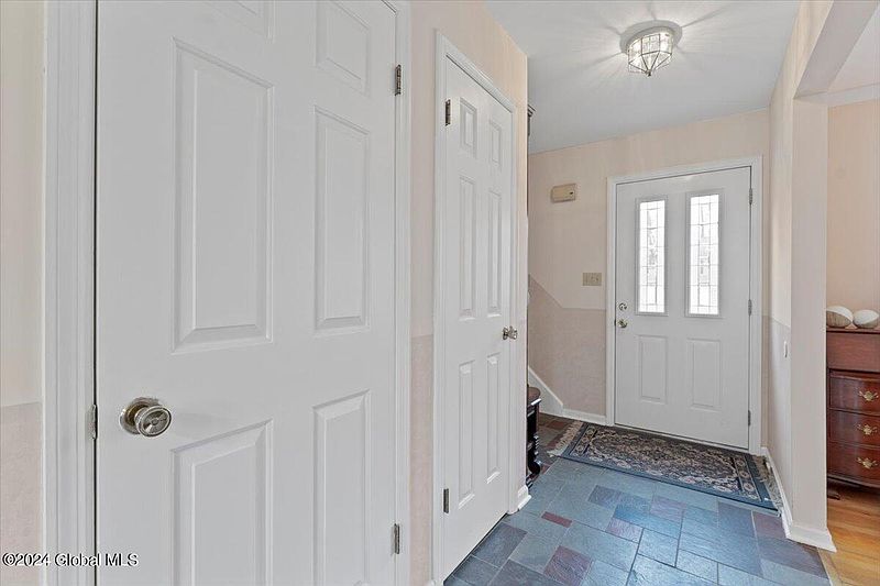 4th image of 62 Longmeadow Drive