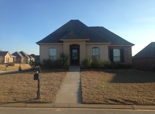 394 Crossover Dr, Pineville, LA 71360