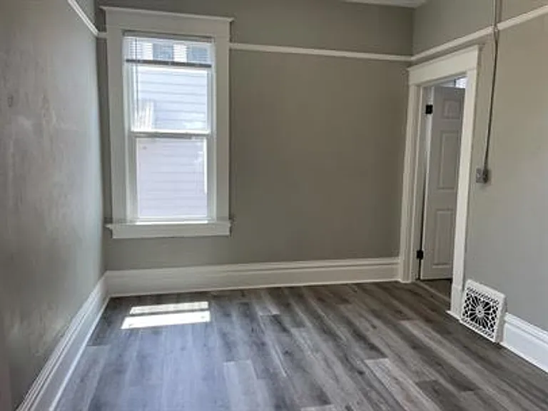 322 Broad St — Photo 8