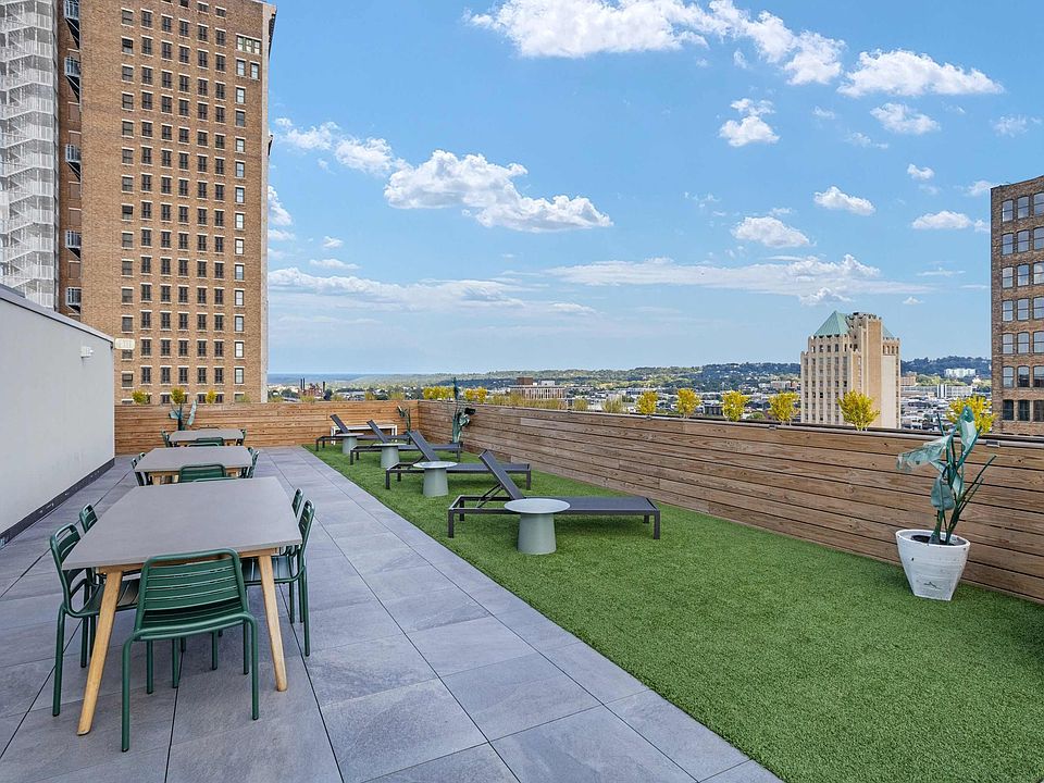 Spacious Sundeck With A View