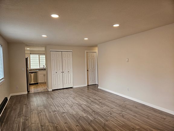 Family room. Entrance to the kitchen. Next to it are the closet and bathroom door.