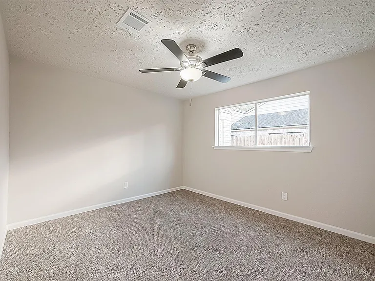 6107 Sanford Rd — Photo 30