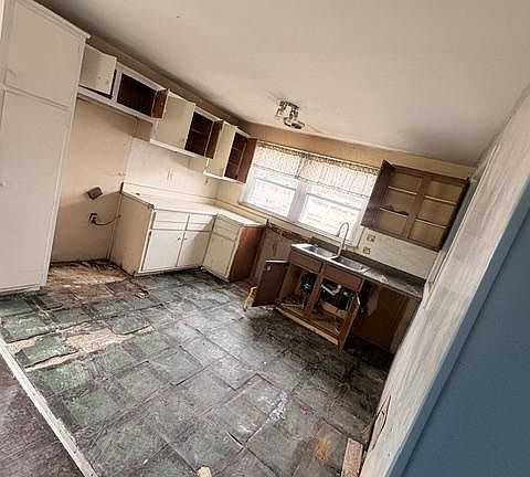 4th image of 70 Oakmont Dr