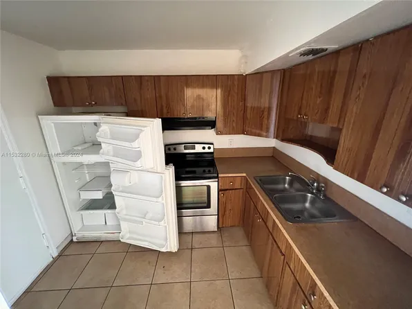 3610 NW 21st St APT 401, Fort Lauderdale, FL 33311