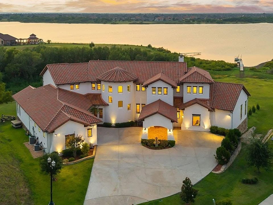 1st image of 7421 Waters Edge Ct