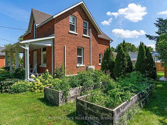 4th image of 9 Wellington St E