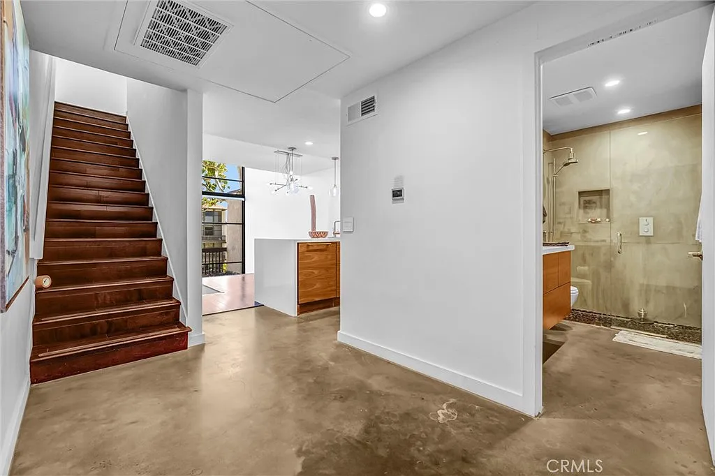2 bed, 1415 sqft, $7,000 — Photo 2