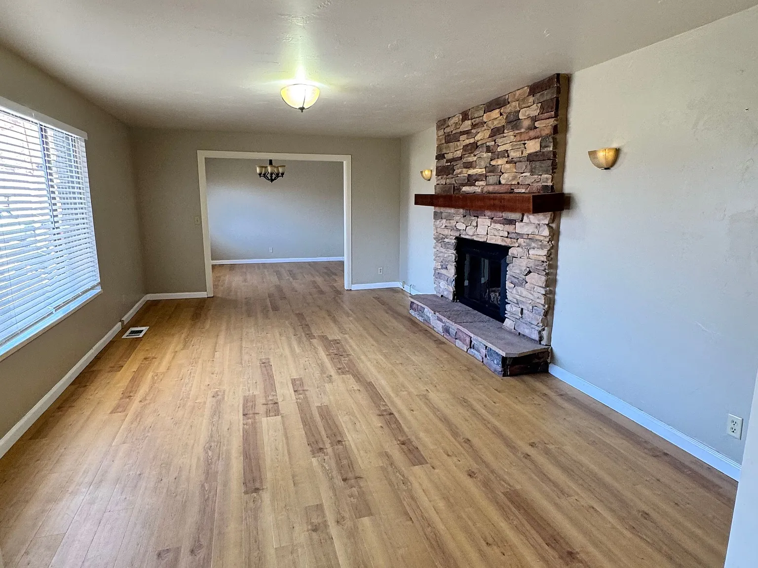 240 North 300 East - Main House — Photo 4