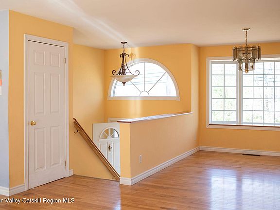 5th image of 212 Rhinecliff Road