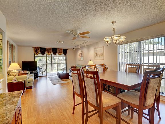 4th image of 8 Stratford D Drive E #D