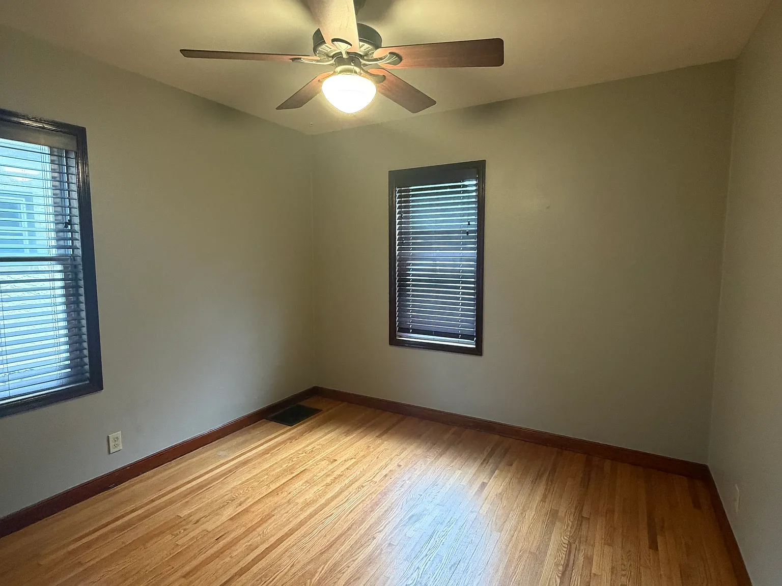 3 bed, $2,400 — Photo 4