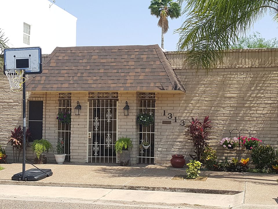 2nd image of 1313 Emerald Ln