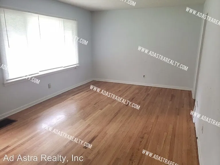 9203 Vaughn Ave — Photo 3
