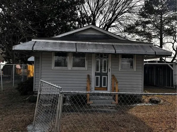 220 Winn St, Mount Olive, NC 28365