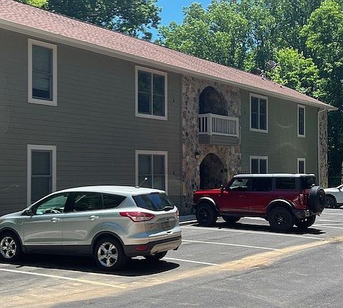 Convenient parking for all 6 units