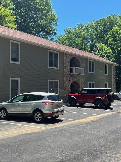 Convenient parking for all 6 units