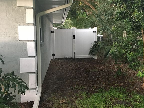 3rd image of 4833 Elfrida Ave