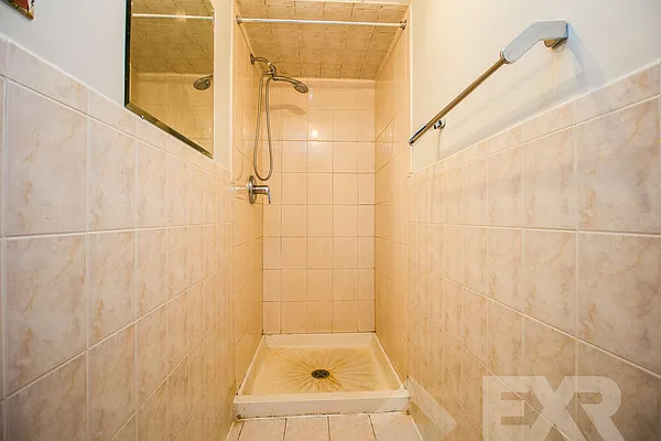 Rented by EXR | media 9