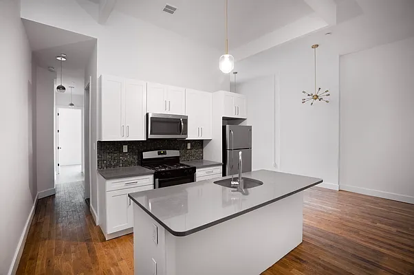 Rented by Bohemia Realty Group | media 2