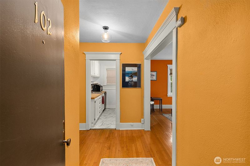4th image of 516 E Thomas Street #102