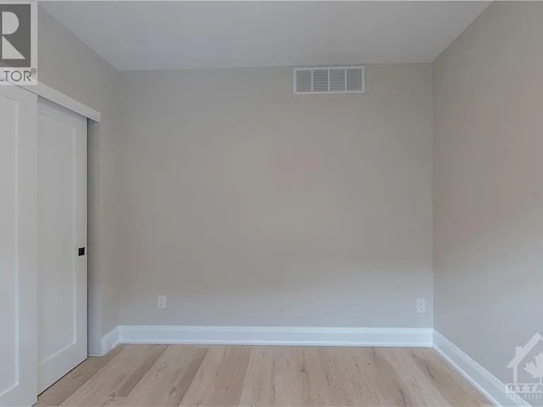 58 Florence St — Photo 42