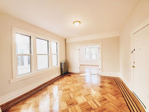 2nd image of 2729 Matthews Ave #4