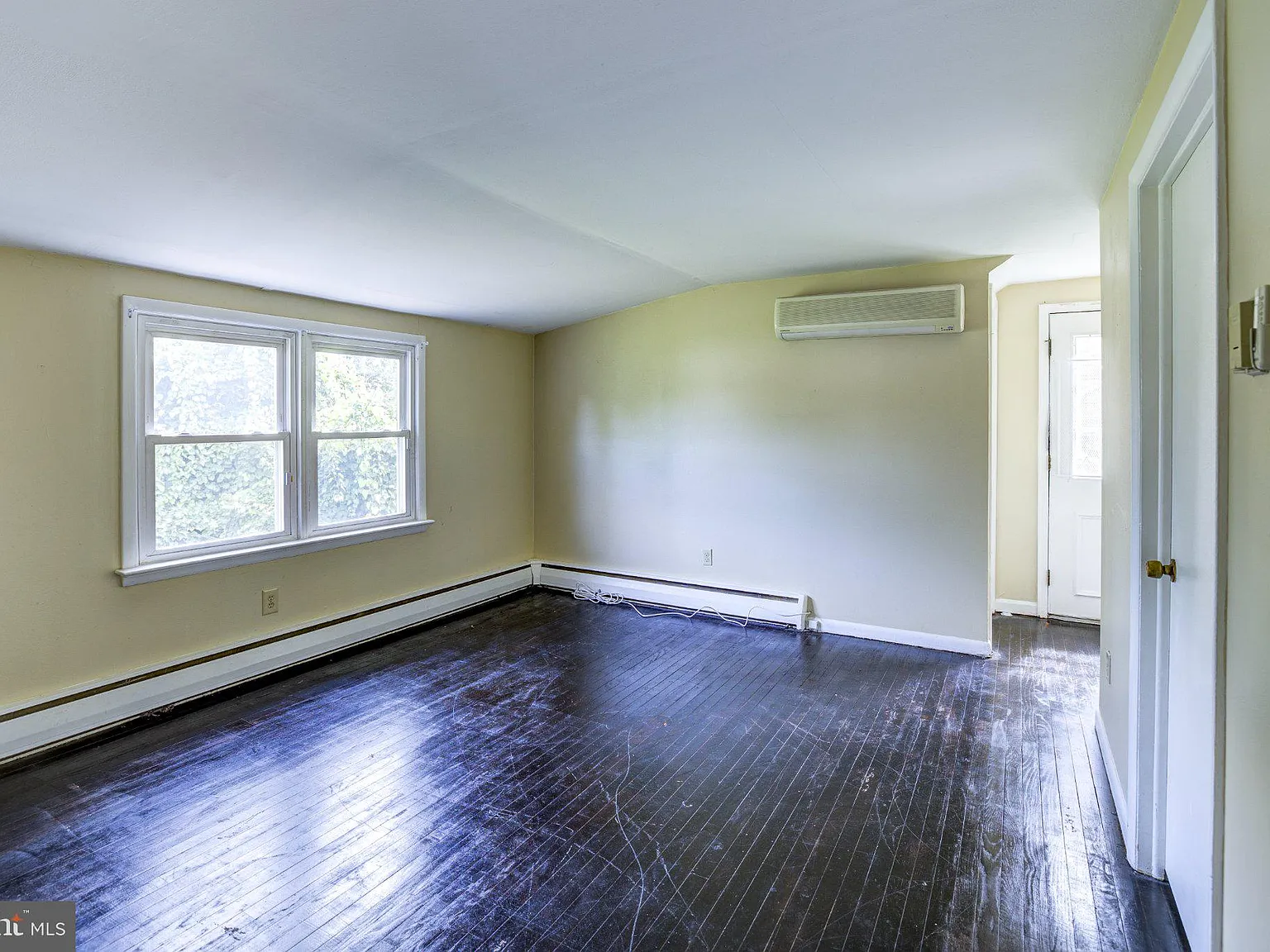 2 bed, 1.0 bath, 1568 sqft, $1,425 — Photo 2