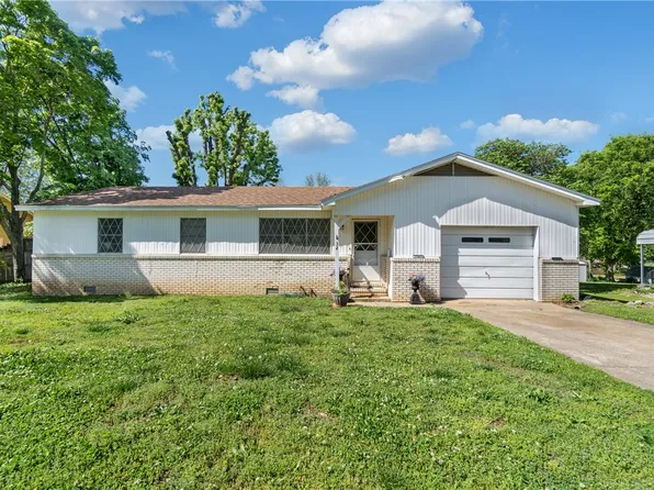 32 Pittman St, Farmington, AR 72730