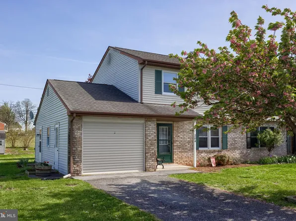 204 Fausnacht Dr, Denver, PA 17517