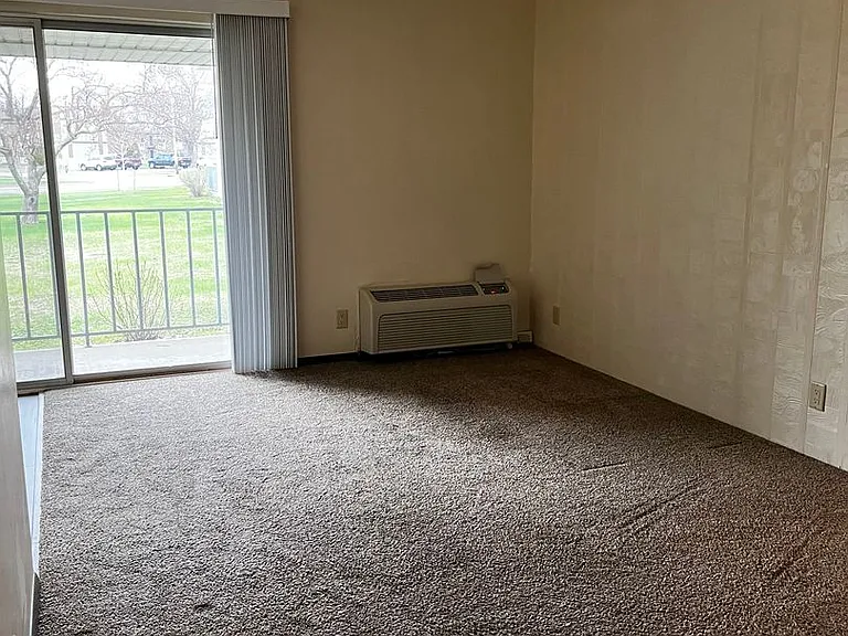 1025 W. MacArthur Avenue — Photo 6