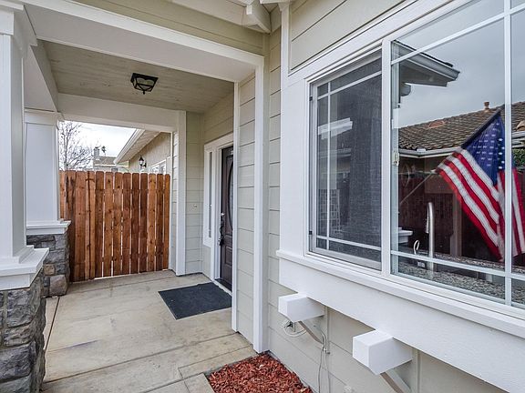3rd image of 426 Wood Mill Ln