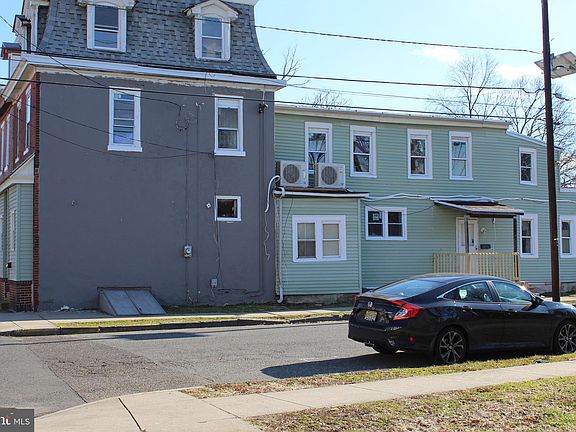 4th image of 300 Jones Ave