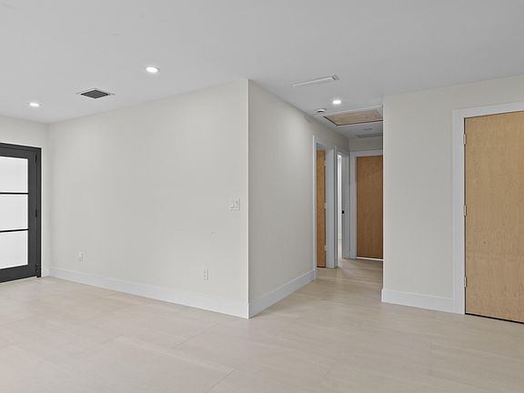 5th image of 830 Franklin Road