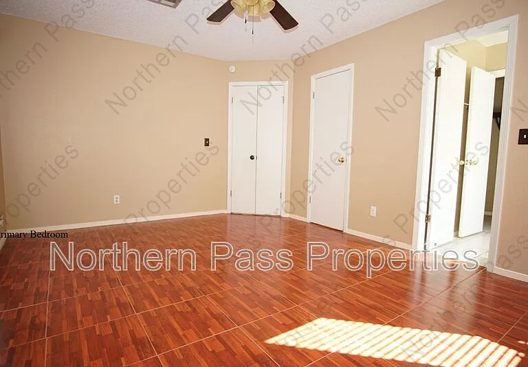 637 Woodcrest Ln — Photo 10