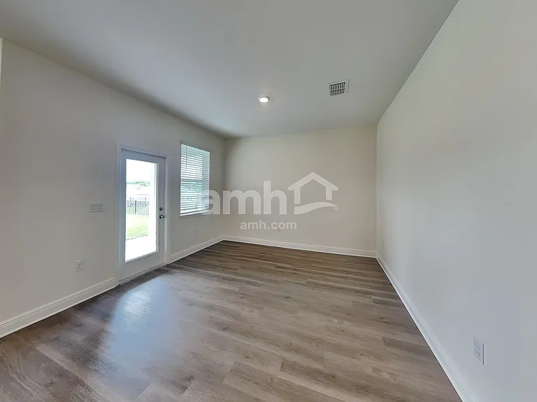 3724 Center Cove Ln — Photo 8