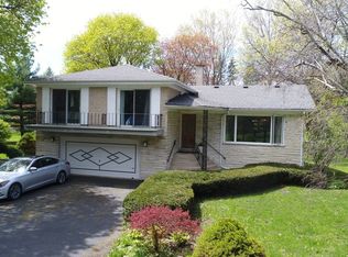 1121 Woodcrest Dr, Downers Grove, IL