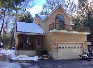 3100 Ridgewood Dr, Hagaman, NY 12086