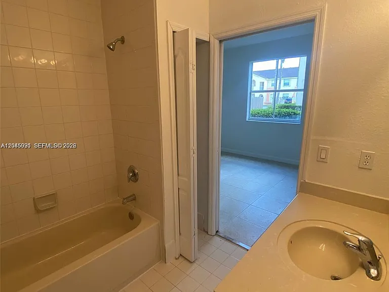 1660 SE 29th St #109 — Photo 16