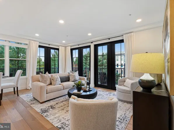 1245 N Pierce St Unit 8, Arlington, VA 22209