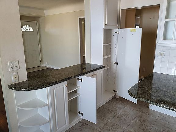 5th image of 5825 Premiere Ave