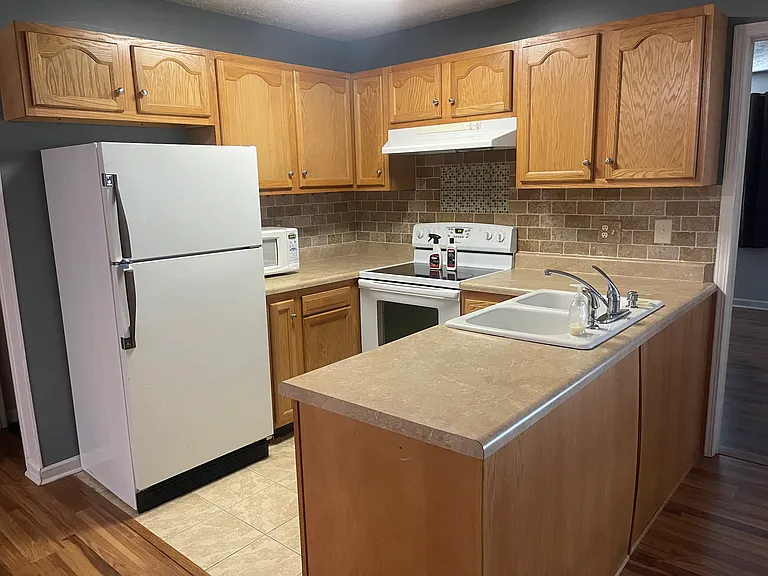 7634 Chatham Cir — Photo 6