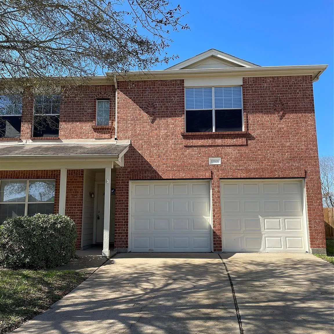 4 bed, 2.5 bath, 2562 sqft, $2,240 — Photo 1