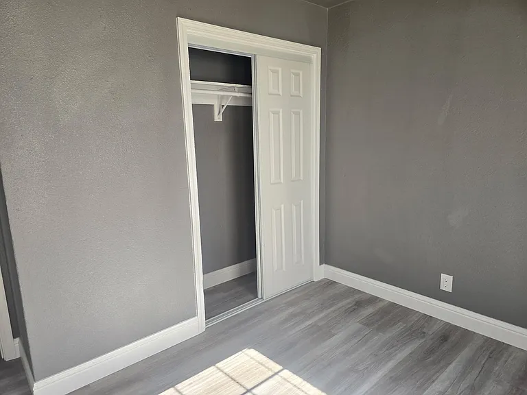 2527 S Holly Ave — Photo 4