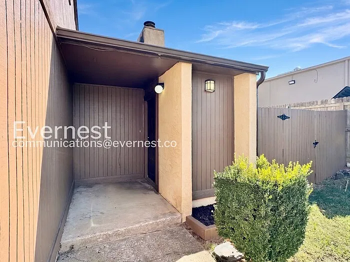 2 bed, 2.0 bath, 1200 sqft, $1,275 — Photo 2