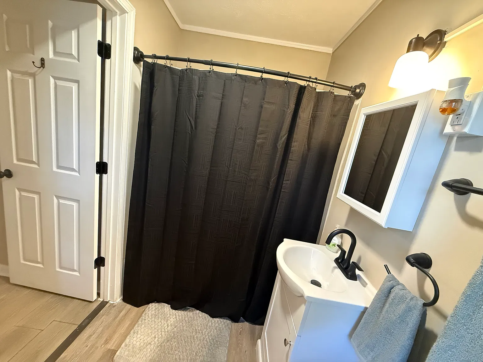 2 bed, $1,100 — Photo 2