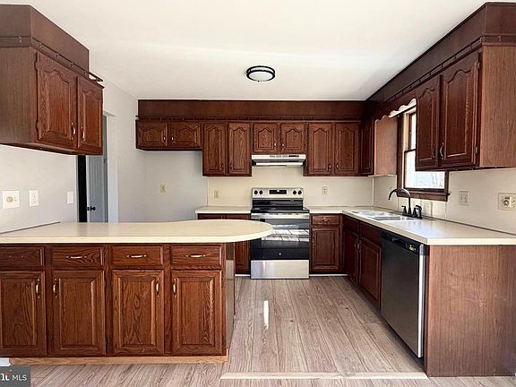 3rd image of 1970 Weisstown Rd