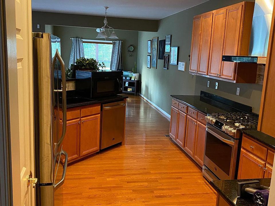 1st image of 10646 Hillingdon Rd